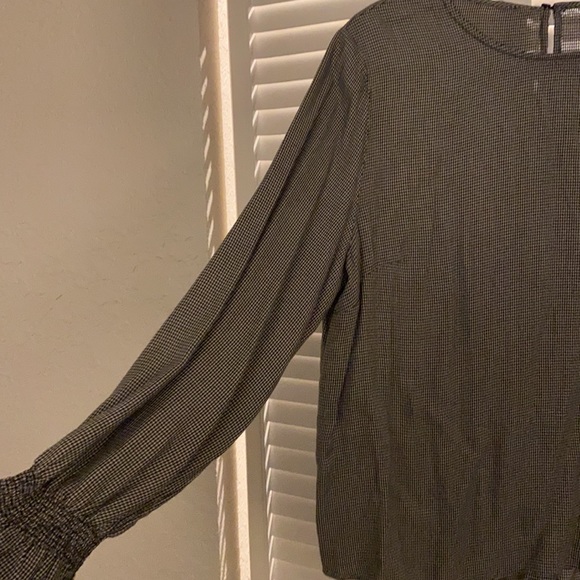 H&M casual blouse. - Picture 2 of 3